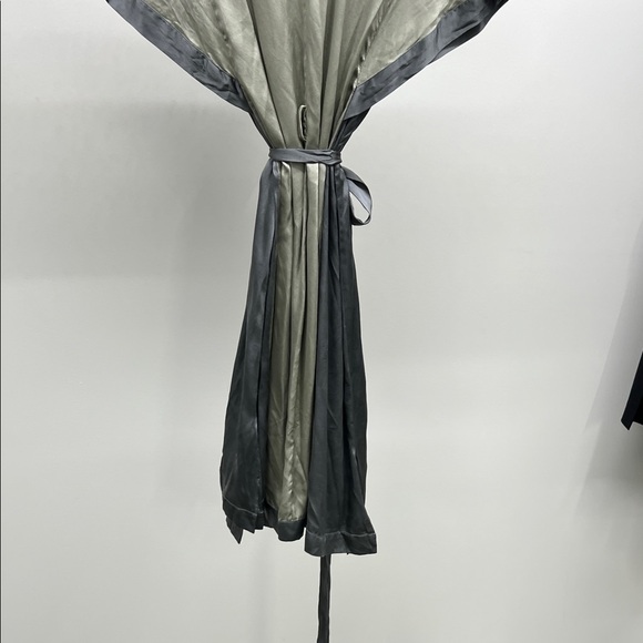 100% Silk Gray Wrap Front Robe - Picture 6 of 8